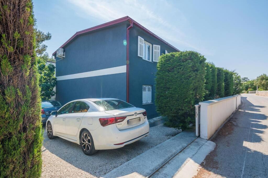 Family Patio Vir Apartment Exterior photo